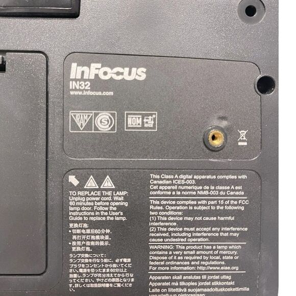InFocus IN32 DLP LCD Projector with Carry Case - Picture 9 of 15